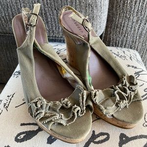 Women’s wedge sandals